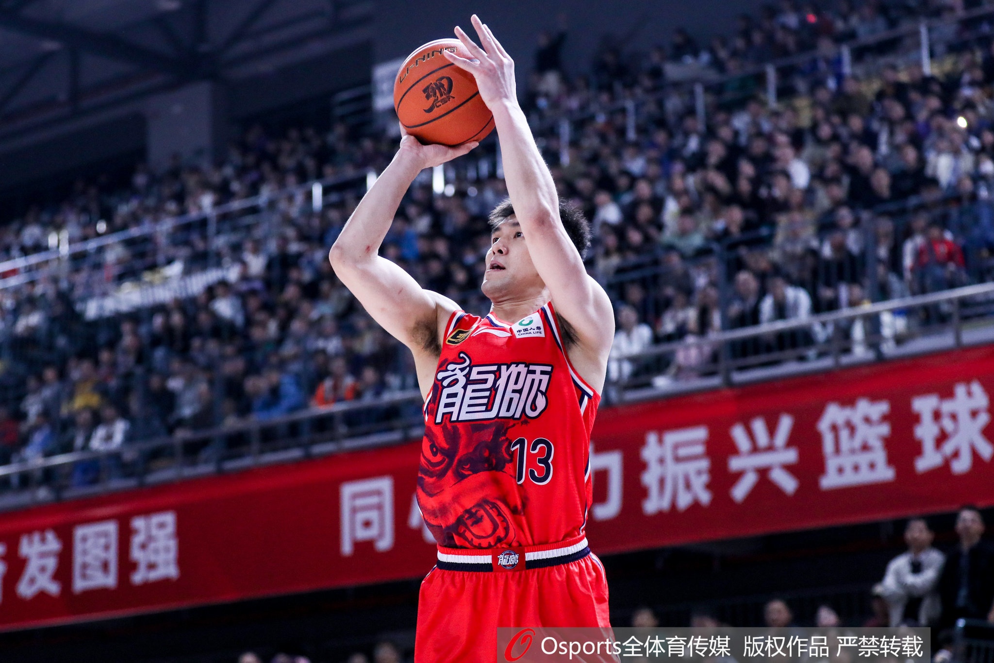 九游网页版-媒体人：郭艾伦有和明星中锋的合作经验 和徐昕的配合会越来越好